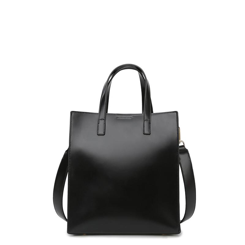 Sleek Structured Leather Tote - Grace’s Minimalist Essential